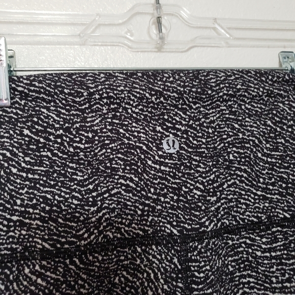 Lululemon Wunder Under Crop - Picture 7 of 9